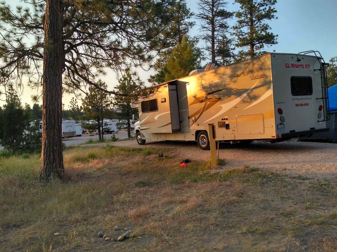 Bryce Canyon National Park - Rubys Inn Campground. Vista de nuestra parcela para autocaravanas o RV