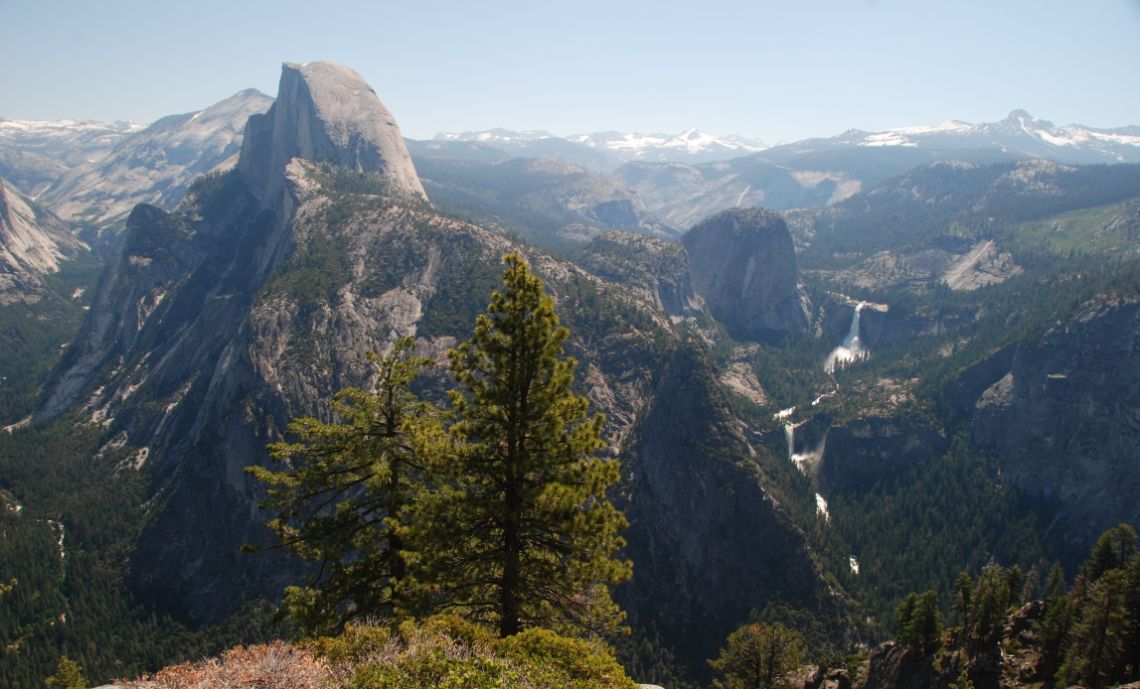 Yosemite - Vistas desde el mirador de Glacier Point con el Half Dome y las cascadas de Nevada y Vernal Falls.