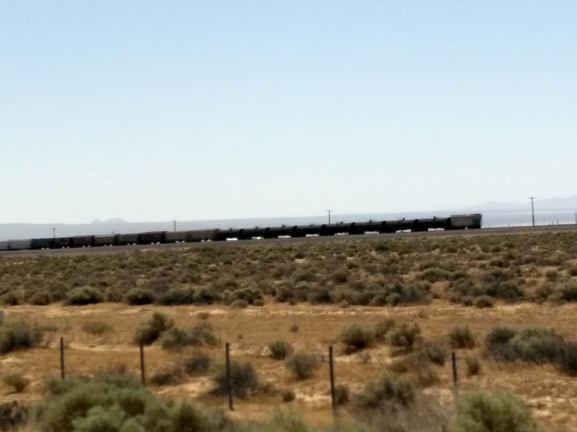 Desierto Mojave - Tren gigante en pleno desierto, California.