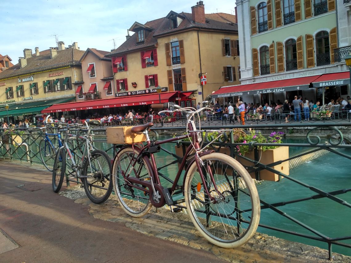 annecy canal bici