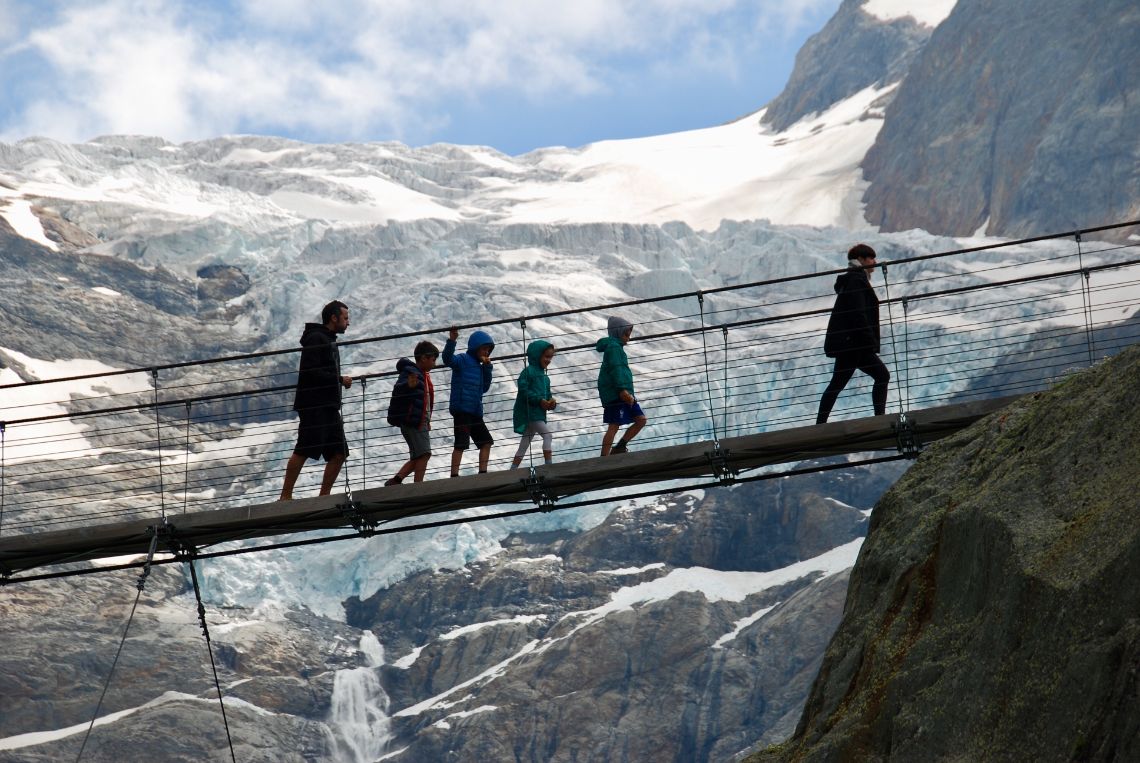 trift bridge cruzando glaciar