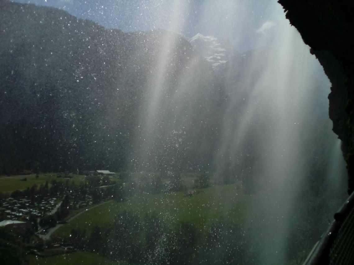 lauterbrunnen detras cascada 2