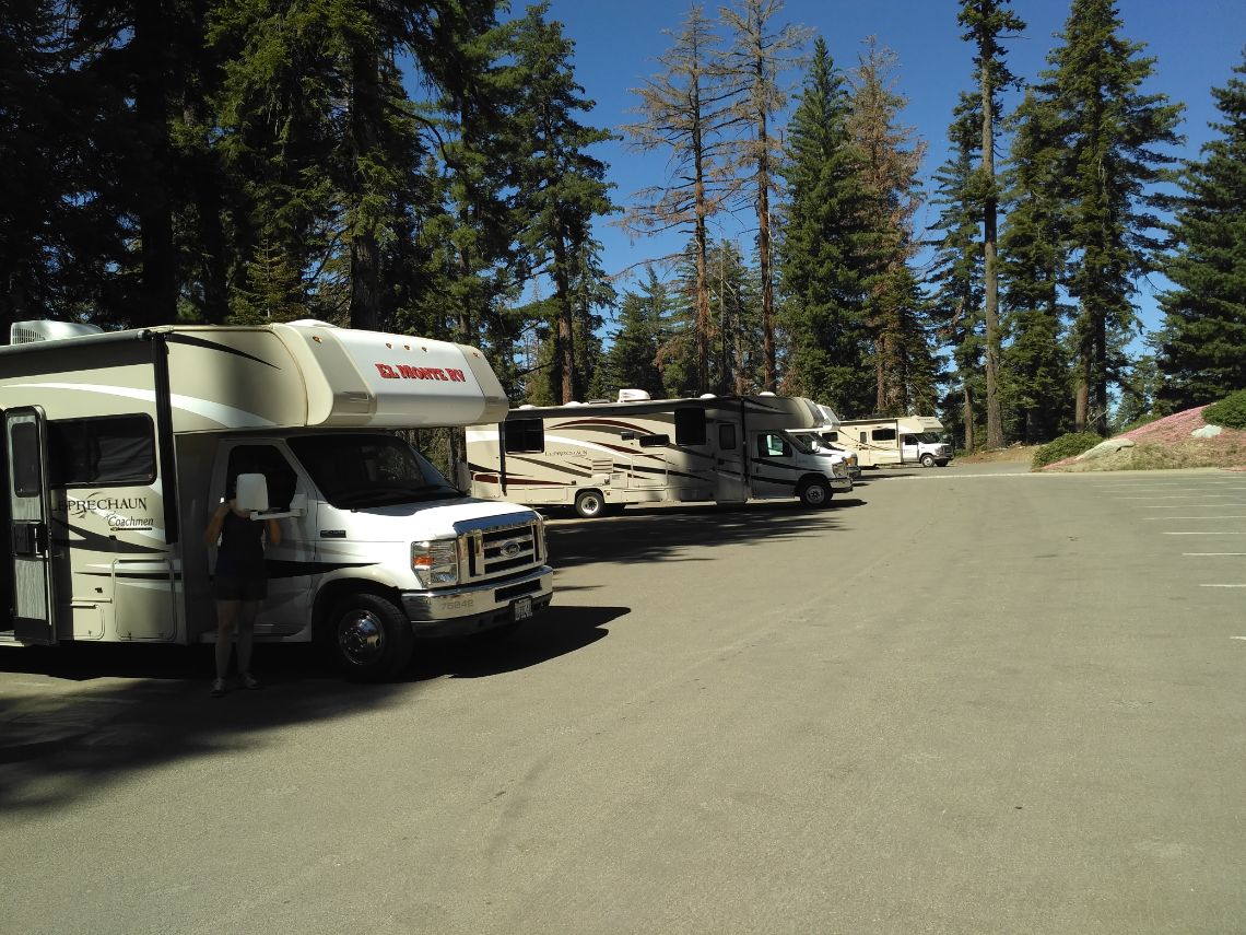 Sequoia National Park - Parking autocaravanas del General Sherman Tree.