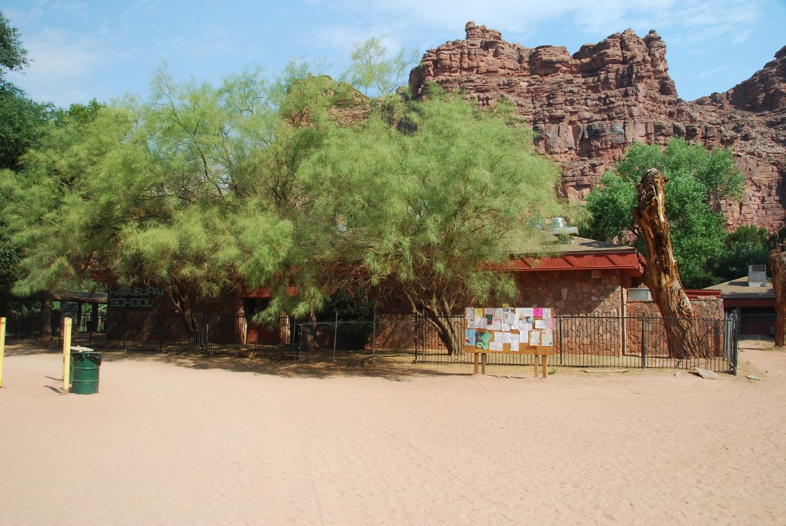 Havasupai - Escuela situada en Supai. El pueblo de Supai es el único núcleo urbano dentro de la tribu de los Havasupai.