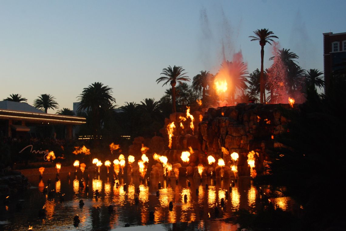 las vegas volcan mirage
