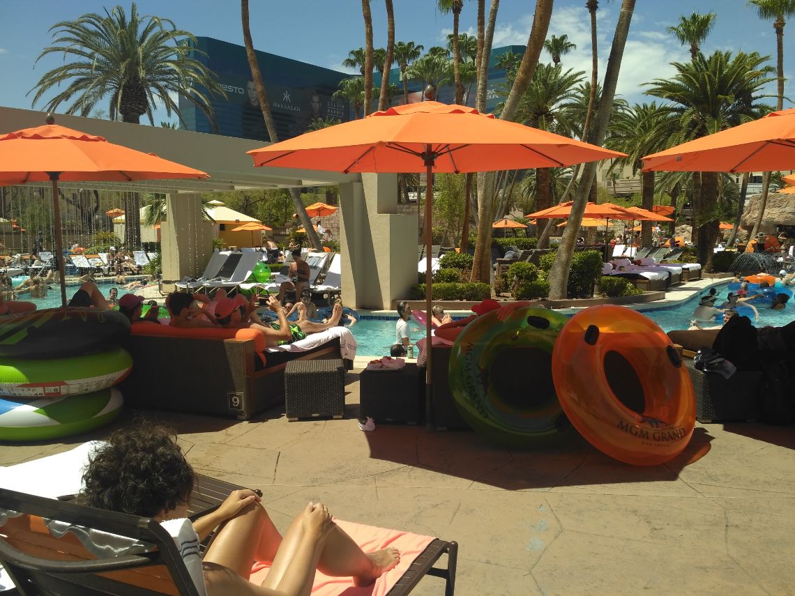 las vegas piscinas mgm grand