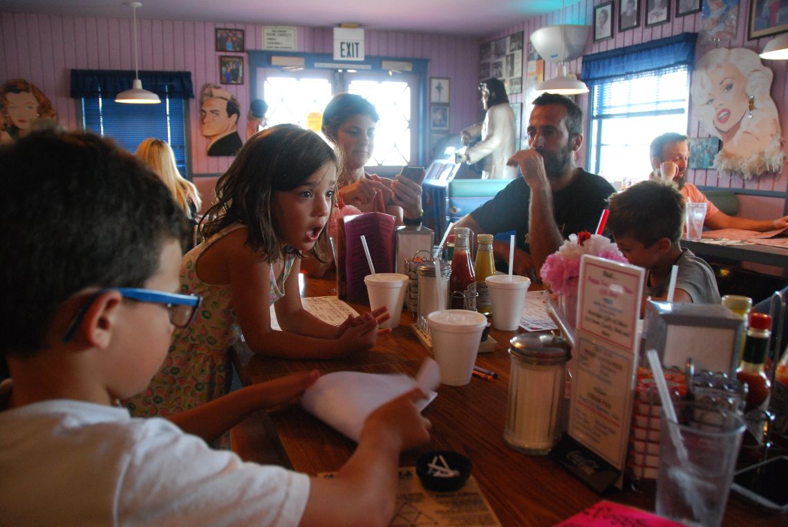 peggy sues 50 dinner yermo 2