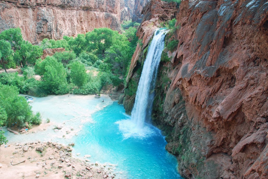 Havasupai - Cascadas Havasu Falls situadas en la reserva india de los Havasupai en el Gran Cañón, Arizona.