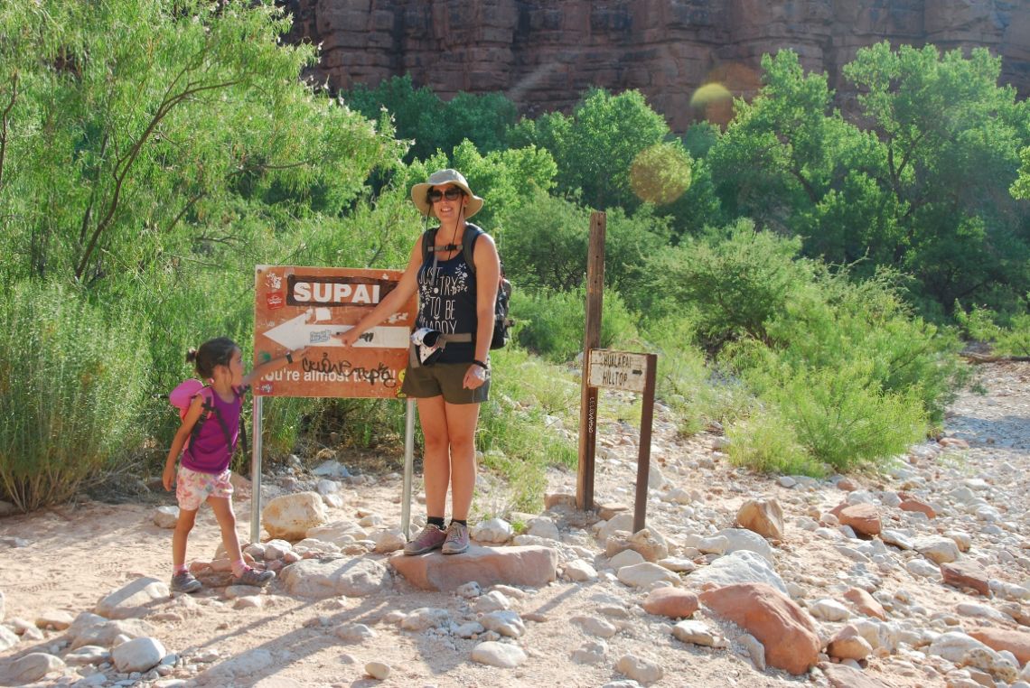 Ruta Havasupai - Cartel indicando la cercanía del pueblo Supai. Está en la confluencia con el canón principal a unos 3km del pueblo.
