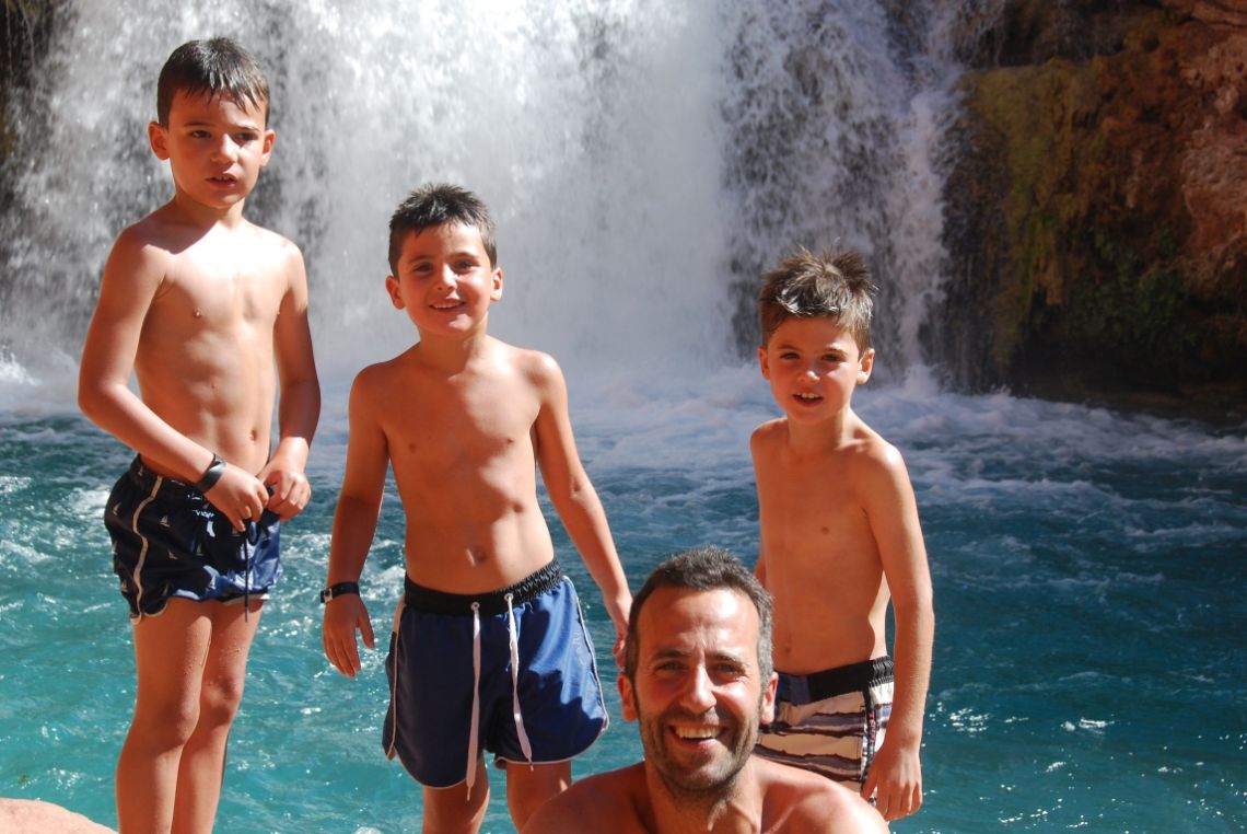 Havasupai Falls - Parte del grupo de Diarioviaje en las cascadas Hidden Falls. Están situadas en la reserva india de los Havasupai en el Gran Cañón, Arizona.