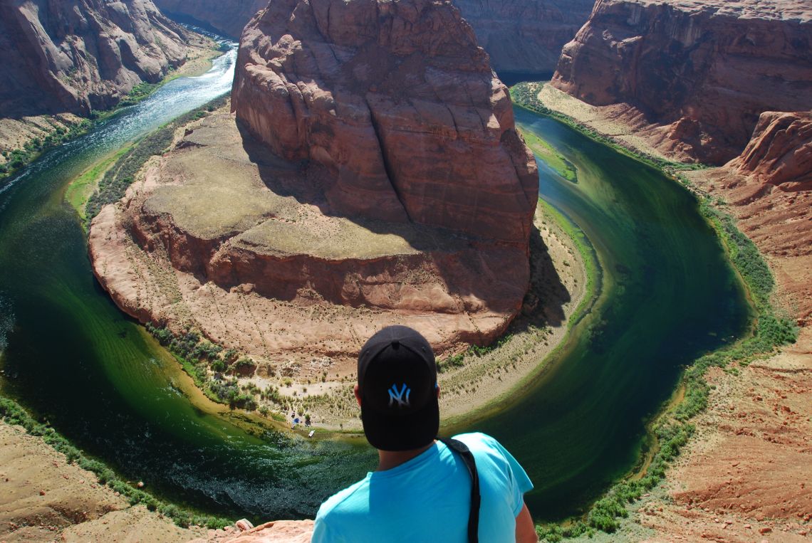 Horseshoe Bend - Impresionante meandro del Río Colorado cerca de Page, Arizona. Jóven.