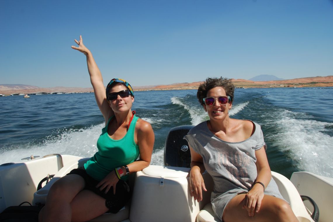 Lake Powell - Visitando Bullfrog Bay en un powerboat. Está situado en la zona norte del Lago Powell.