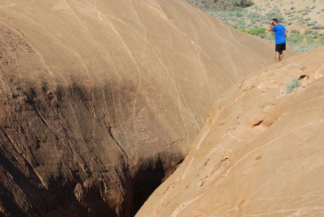 Lake Powell - Slot Canyon en Bullfrog Bay situado a escasos metros del RV Park. Vista desde arriba.