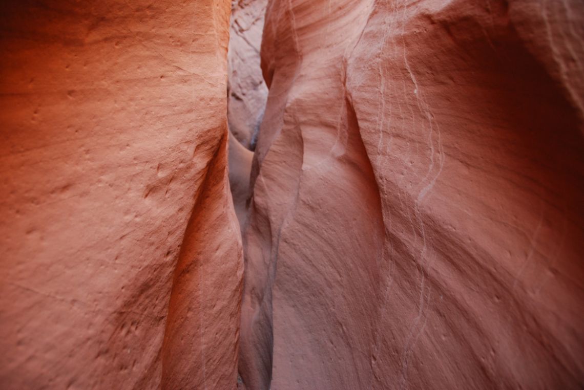 Lake Powell - Slot Canyon en Bullfrog Bay situado a escasos metros del RV Park. Vista desde dentro, es realmente estrecho!