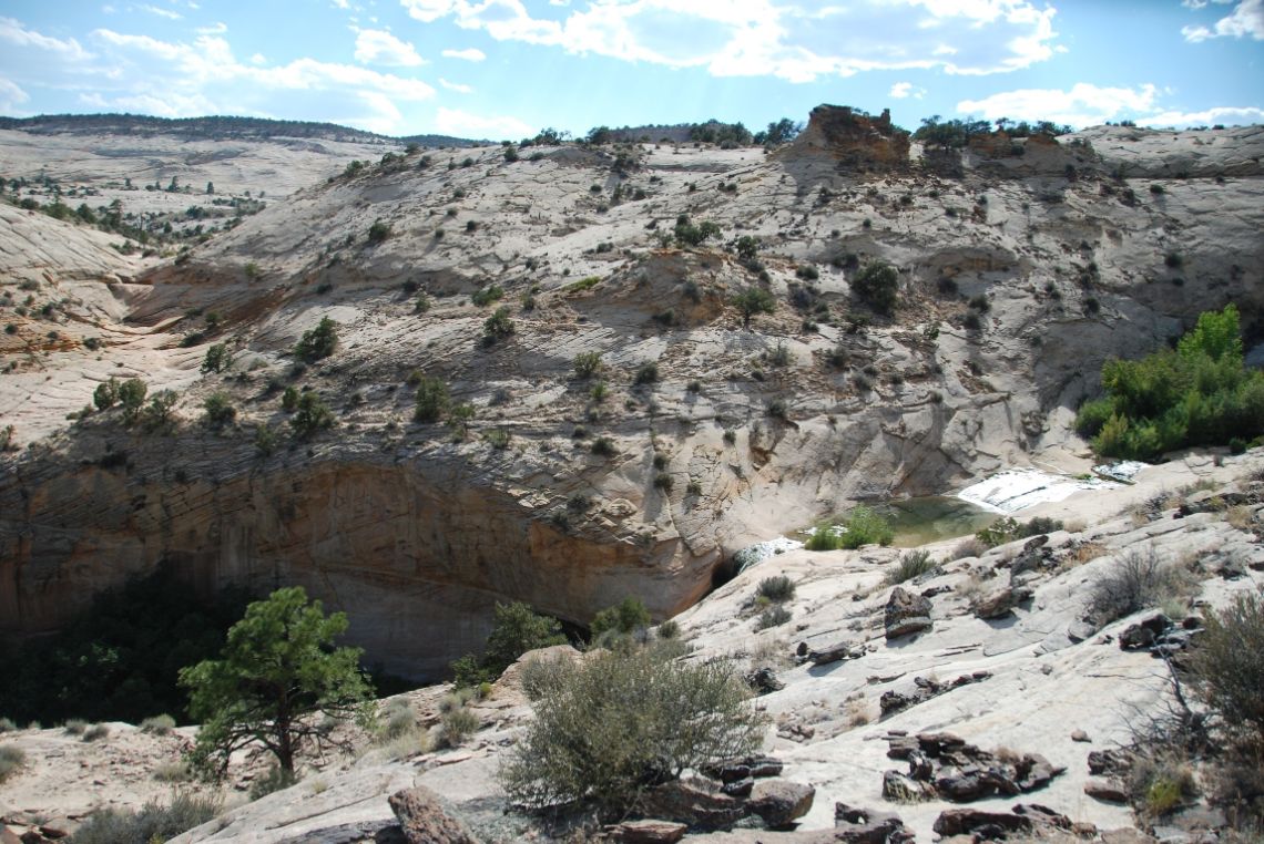 Upper Calf Creek Falls. Vista general de donde se encuentra la cascada principal.