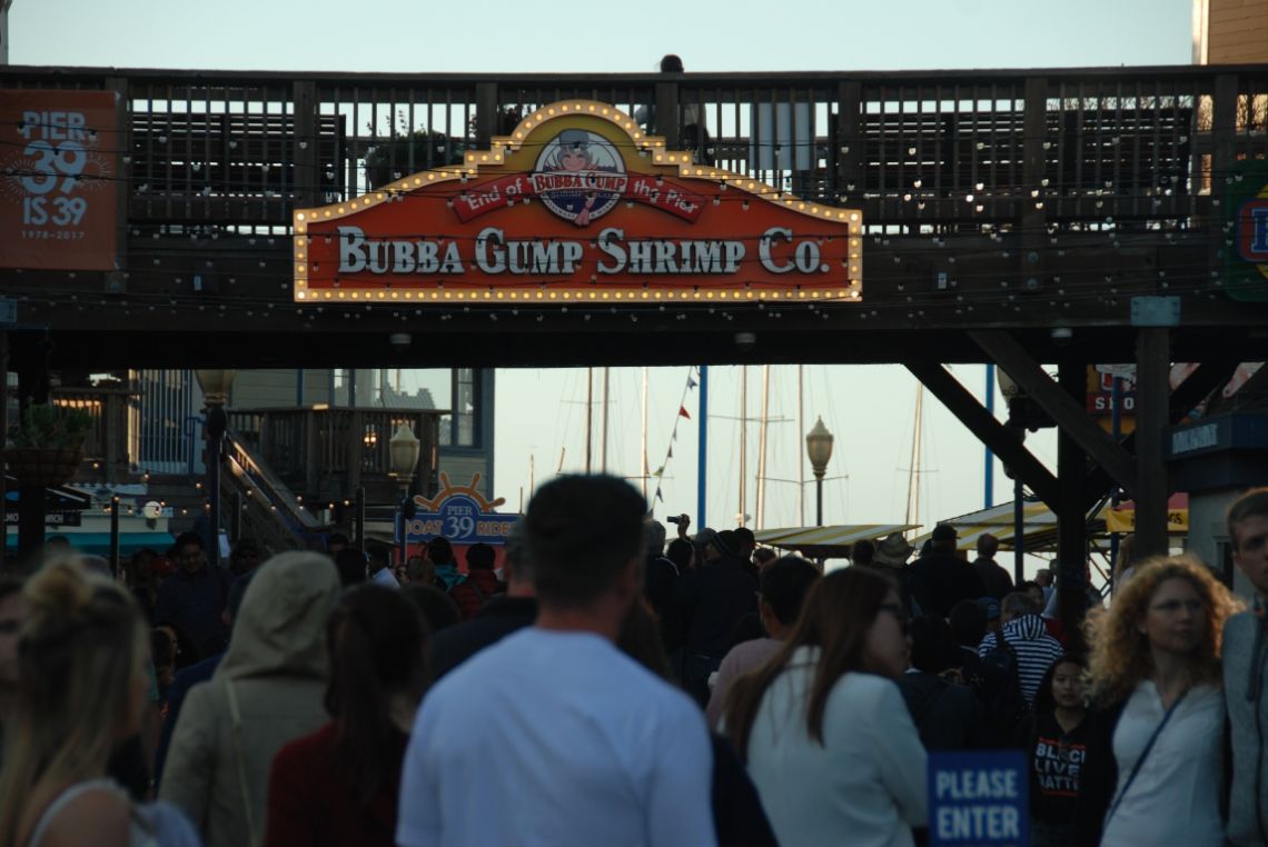 San Francisco - Pier 39, famosa franquicia Bubba Gump conocida por la película de Forrest Gump.