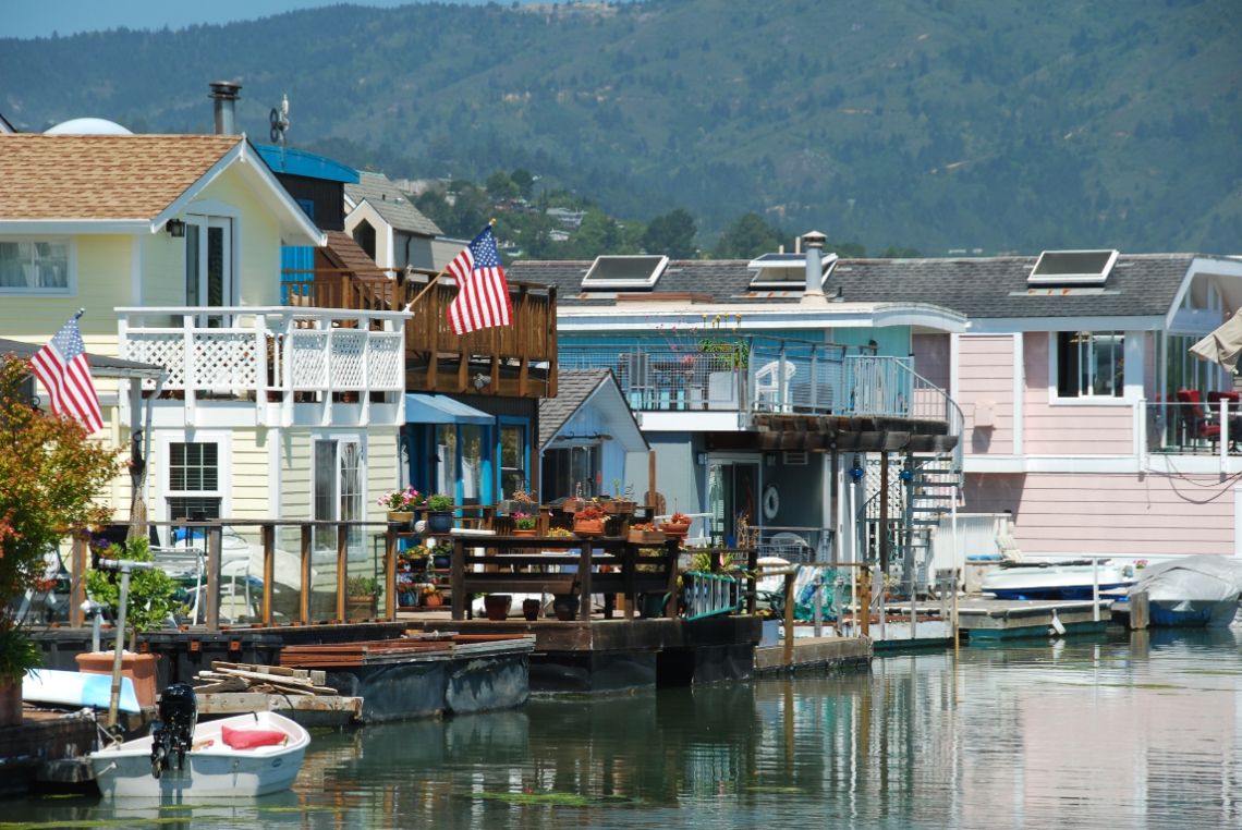 San Francisco - Vista de Sausalito y sus casas flotantes. Salusalito es una ciudad famosa por sus casas flotantes situada al norte del Golden Gate.