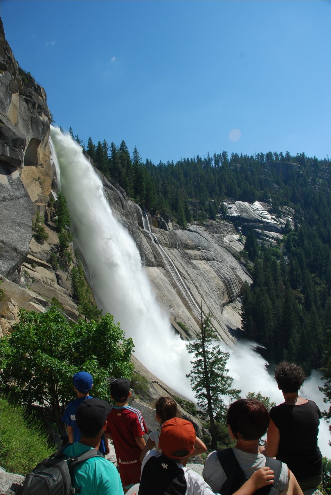 Yosemite - Vista de la cascada Nevada Falls desde la ruta Mist Trail