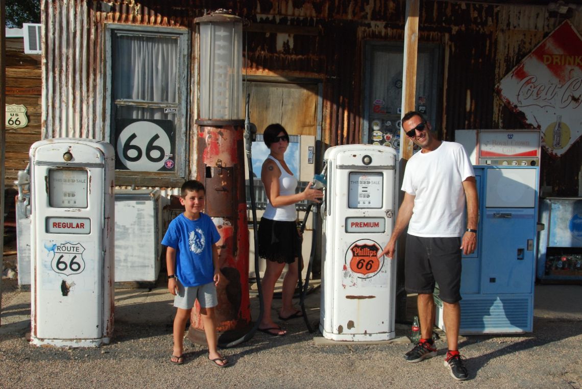 Ruta 66 - Hackberry General Store. Famosa gasolinera reconvertida en tienda de souvenirs con temática de la famosa ruta 66 situada en Arizona.