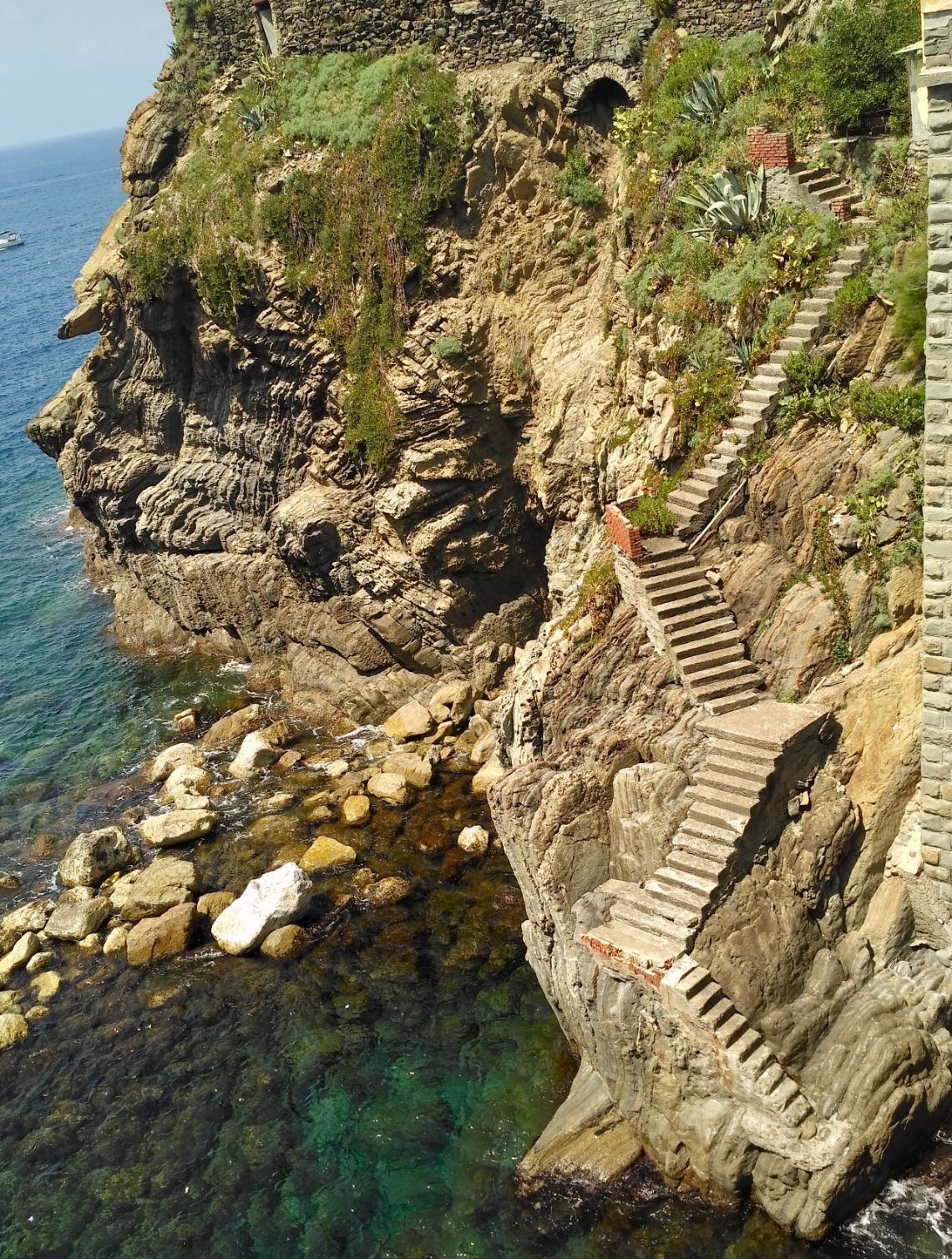 cinque terre riomaggiore escaleras