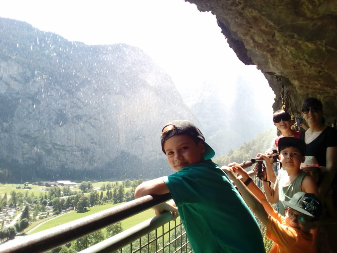 lauterbrunnen detras cascada