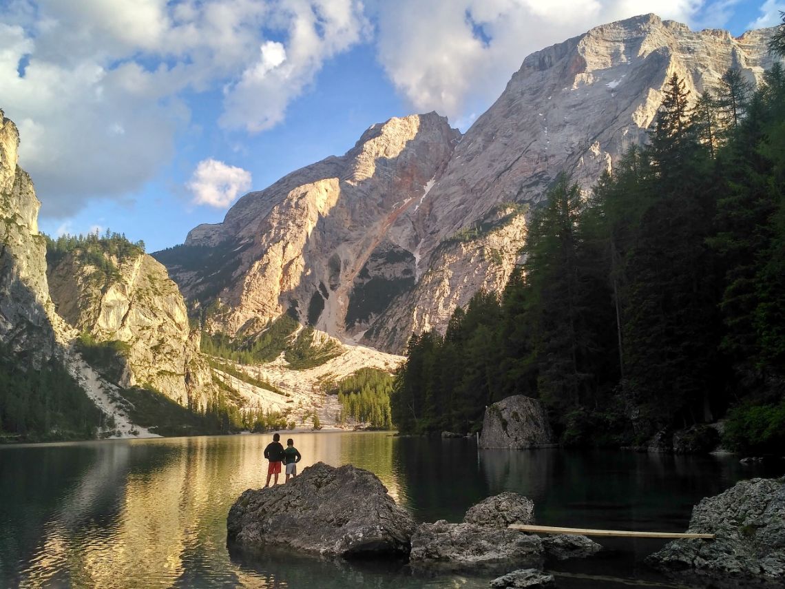 lago di braies atardecer