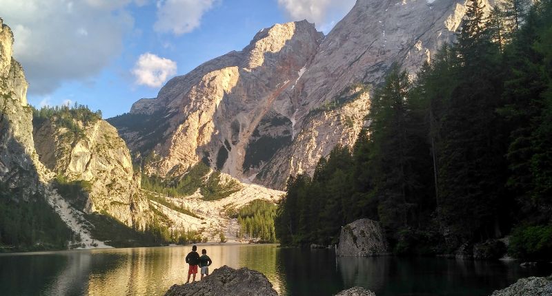 lago di braies atardecer