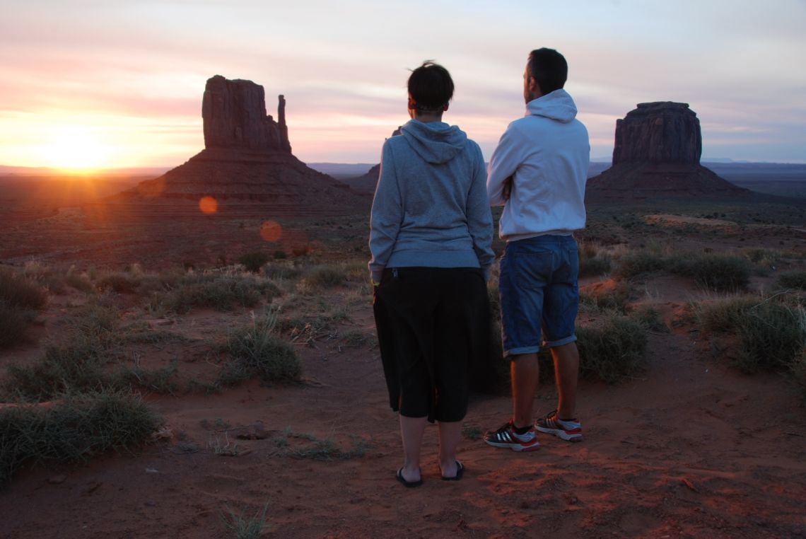 Monument Valley - Amanecer desde The View RV Park al lado del hotel The View.