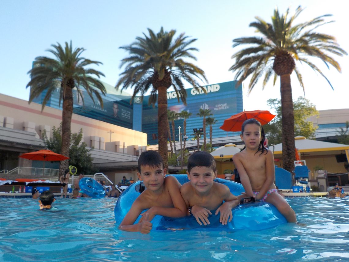 las vegas piscinas mgm grand