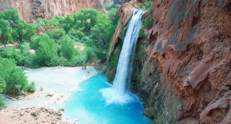 Havasupai - Cascadas Havasu Falls situadas en la reserva india de los Havasupai en el Gran Cañón, Arizona.